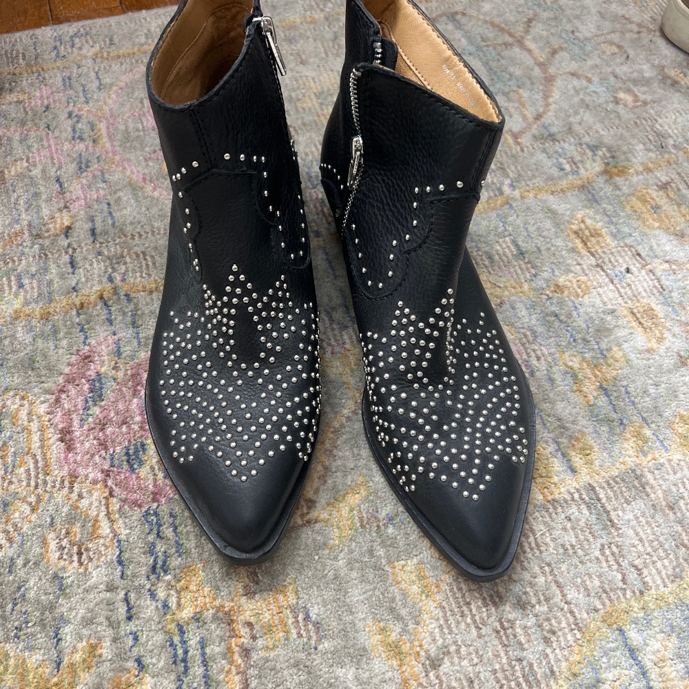 Dolce Vita booties